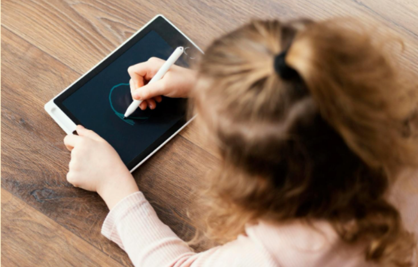 Як навчити дитину малювати